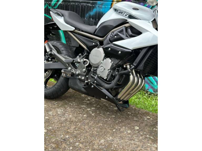 YAMAHA - XJ6 N - 2011/2011 - Branca - R$ 34.900,00