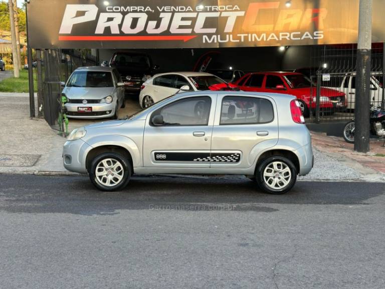 FIAT - UNO - 2013/2014 - Prata - R$ 27.900,00