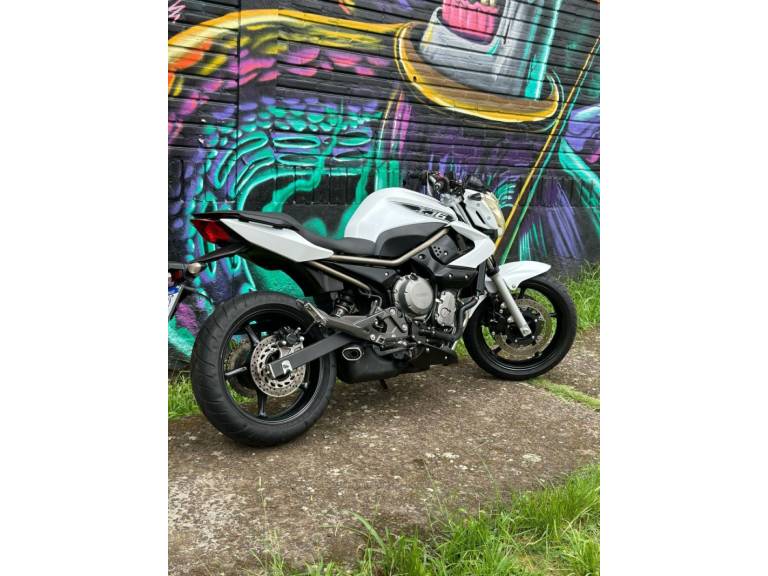 YAMAHA - XJ6 N - 2011/2011 - Branca - R$ 34.900,00