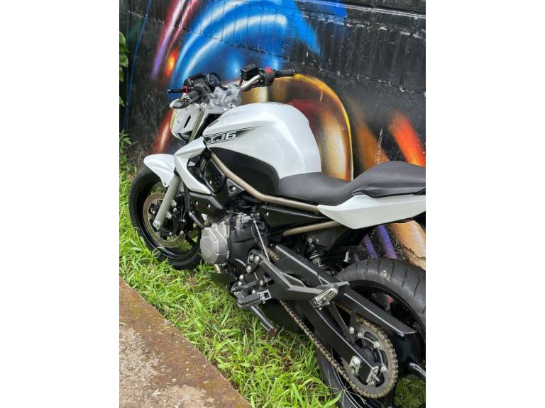 YAMAHA - XJ6 N - 2011/2011 - Branca - R$ 34.900,00